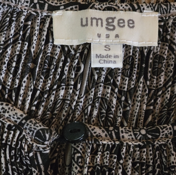Umgee Boho Pleated Tunic Top S Beige Black Print Long Sleeve Flowy Blouse - Picture 6 of 7
